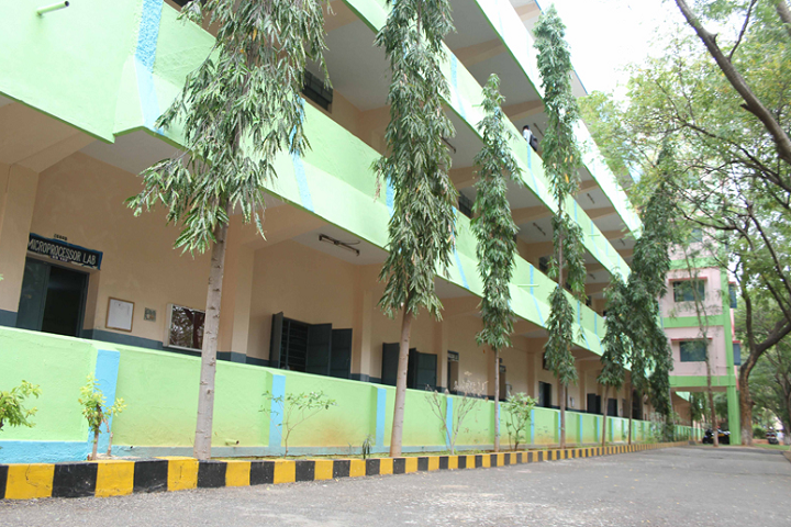 https://cache.careers360.mobi/media/colleges/social-media/media-gallery/2044/2020/9/21/Campus View of RVS College of Engineering Dindigul_Campus-View.png